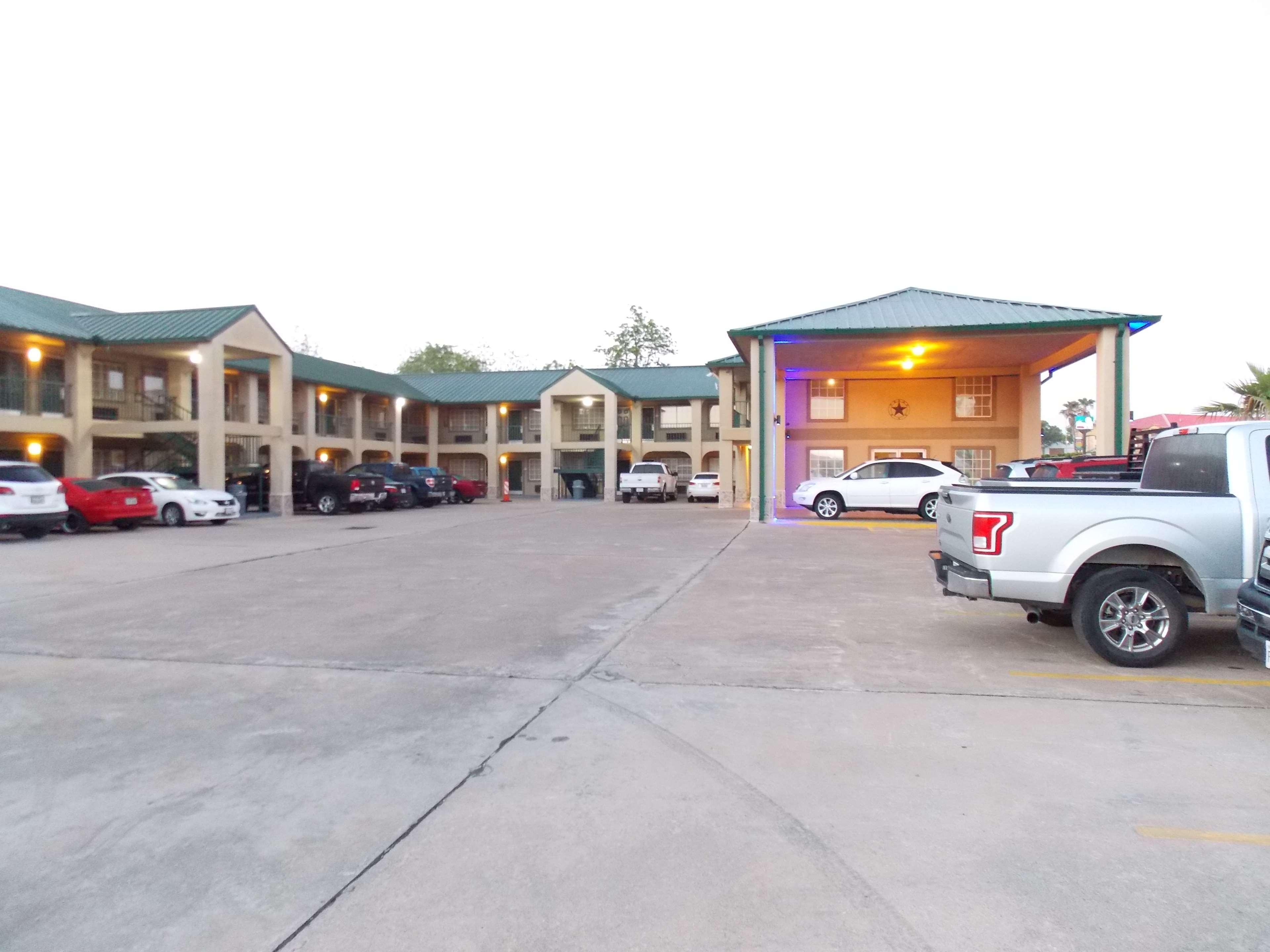 Best Western Executive Inn Hallettsville Buitenkant foto