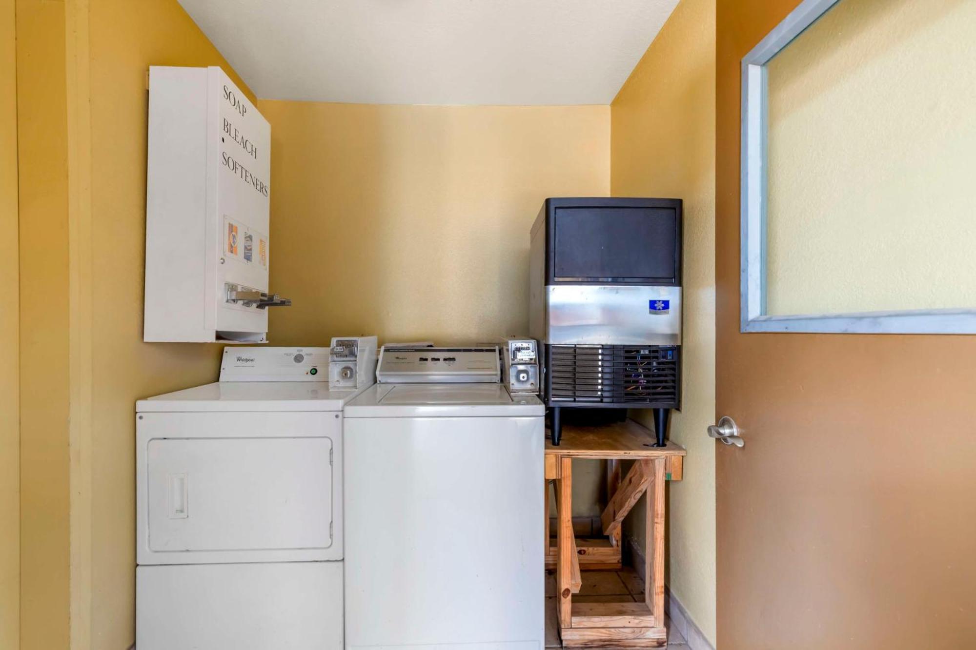 Best Western Executive Inn Hallettsville Buitenkant foto