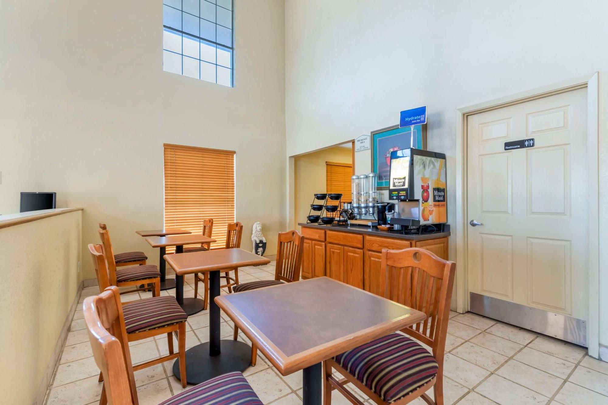 Best Western Executive Inn Hallettsville Buitenkant foto